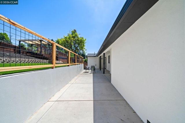 6300 Buena Ventura Ave, Oakland, CA 94605