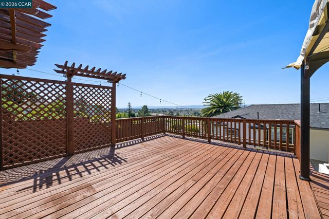 6300 Buena Ventura Ave, Oakland, CA 94605