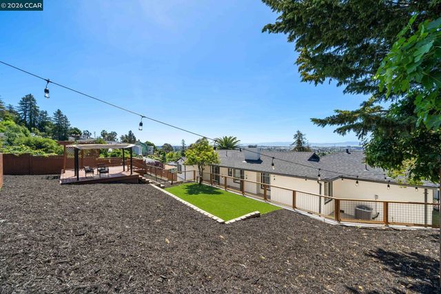 6300 Buena Ventura Ave, Oakland, CA 94605