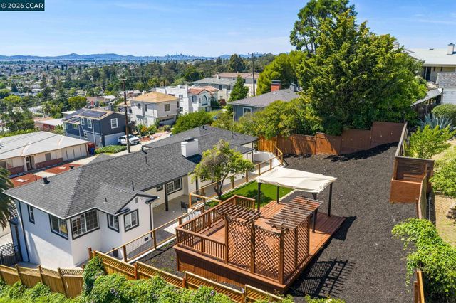 6300 Buena Ventura Ave, Oakland, CA 94605