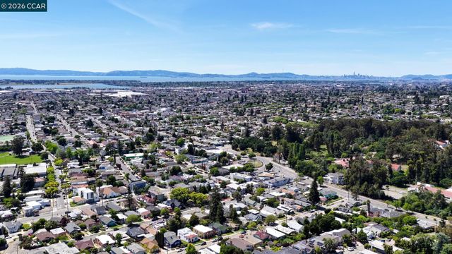 6300 Buena Ventura Ave, Oakland, CA 94605