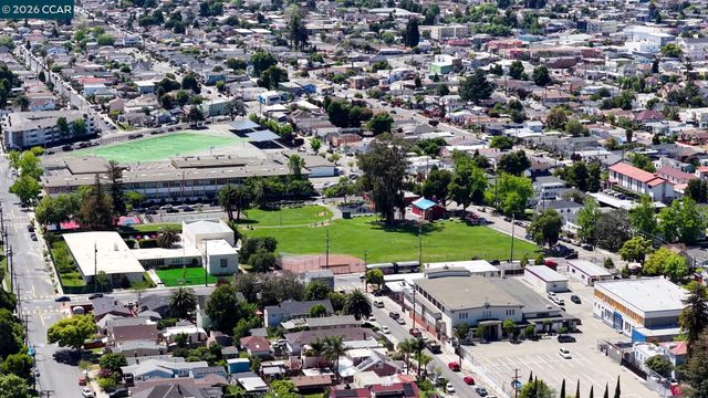 6300 Buena Ventura Ave, Oakland, CA 94605
