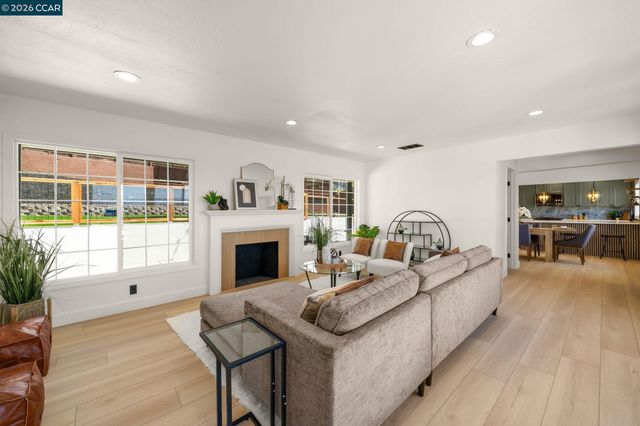 6300 Buena Ventura Ave, Oakland, CA 94605