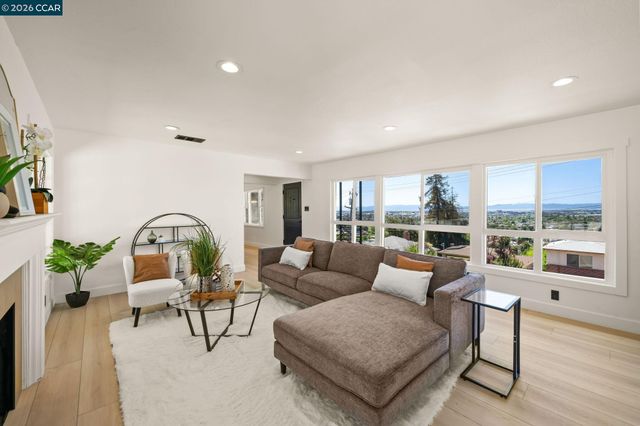 6300 Buena Ventura Ave, Oakland, CA 94605