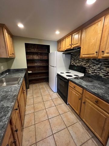 25 Greentree Ln 11, Weymouth, MA 02190