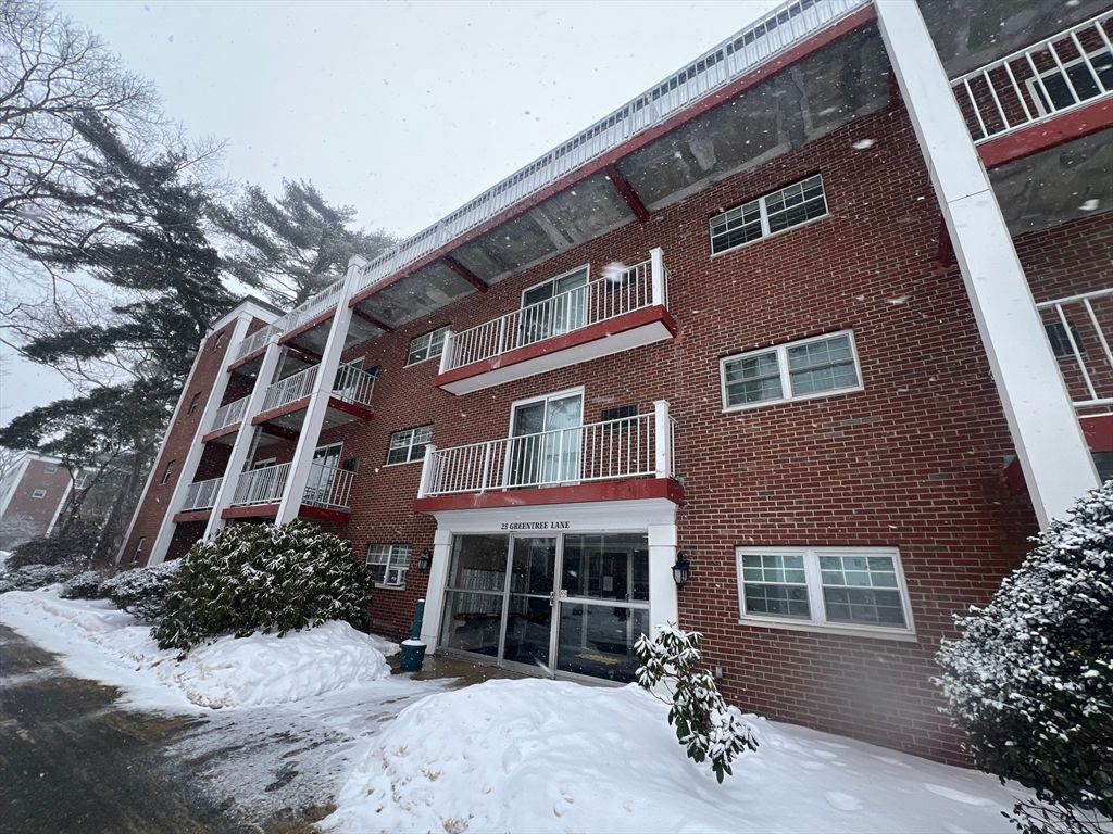 25 Greentree Ln 11, Weymouth, MA 02190