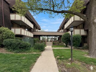 435 Cavalier Court 205C, West Dundee, IL 60118