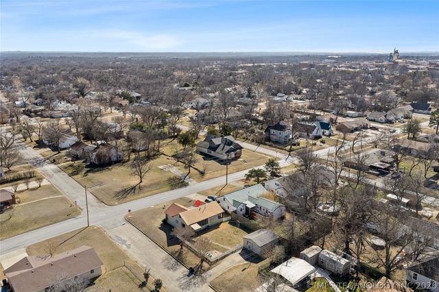 917 E Street NW, Ardmore, OK 73401
