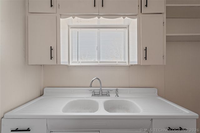 917 E Street NW, Ardmore, OK 73401