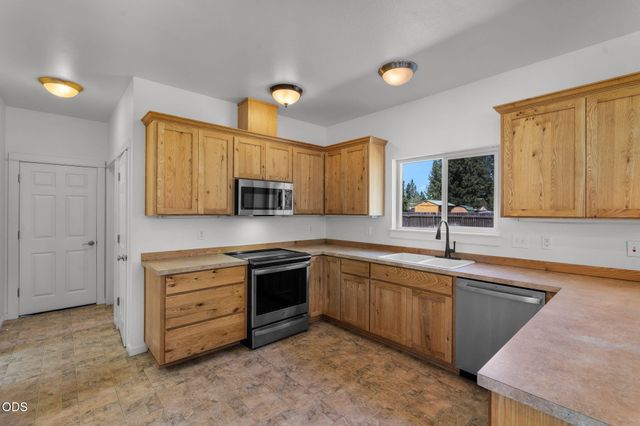 60180 Pawnee Road, Bend, OR 97702