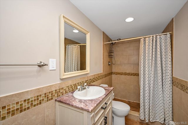 6925 59th Road, Maspeth, NY 11378