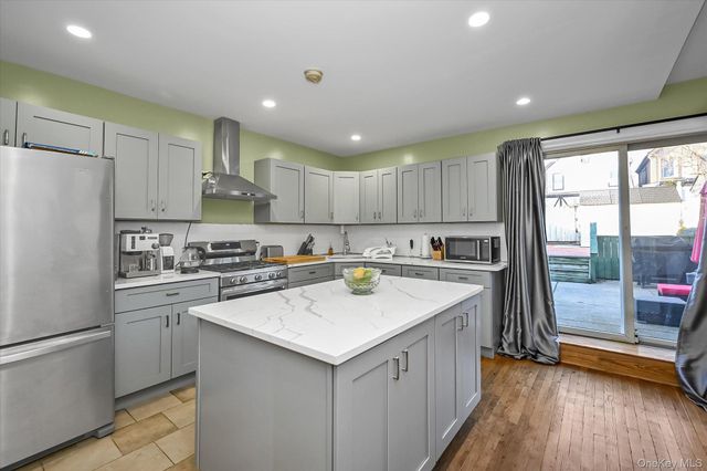 6925 59th Road, Maspeth, NY 11378