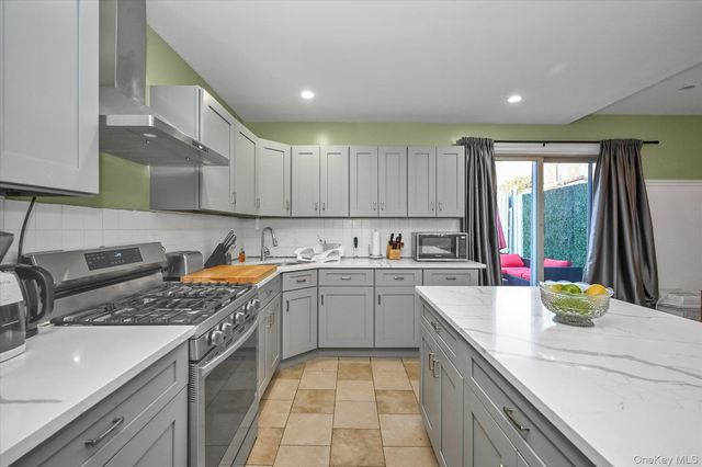 6925 59th Road, Maspeth, NY 11378