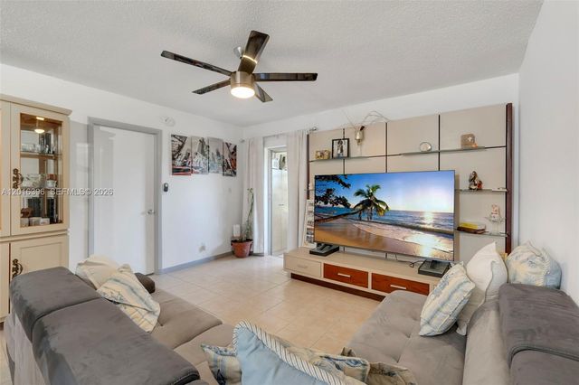 1101 Crystal Lake Dr 203, Deerfield Beach, FL 33064
