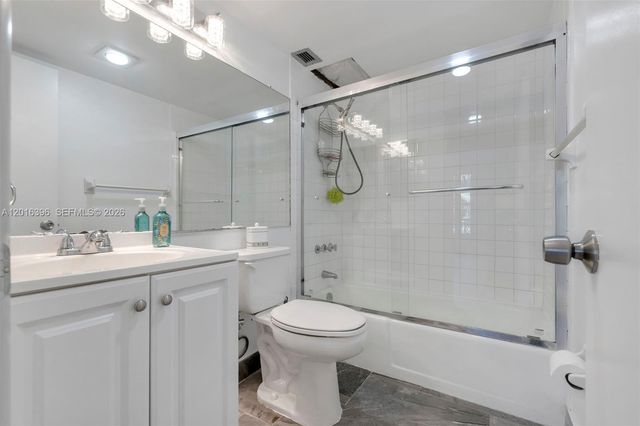 1101 Crystal Lake Dr 203, Deerfield Beach, FL 33064
