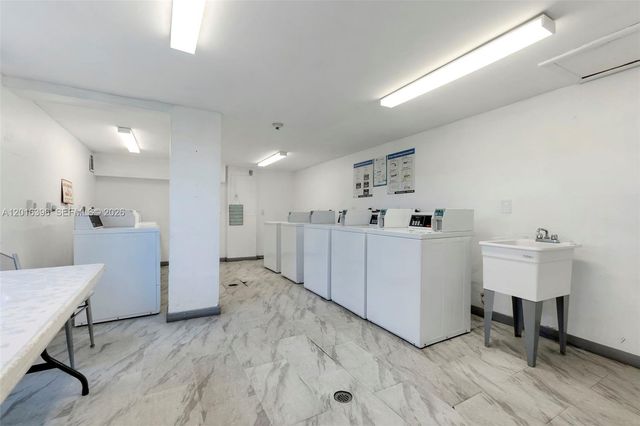 1101 Crystal Lake Dr 203, Deerfield Beach, FL 33064
