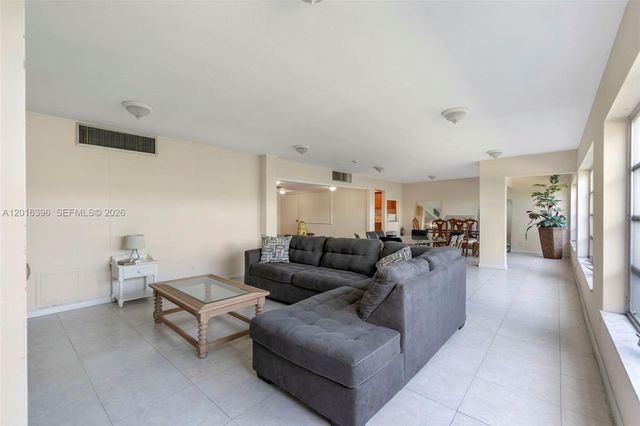 1101 Crystal Lake Dr 203, Deerfield Beach, FL 33064