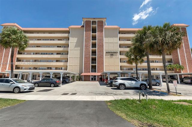 1101 Crystal Lake Dr 203, Deerfield Beach, FL 33064