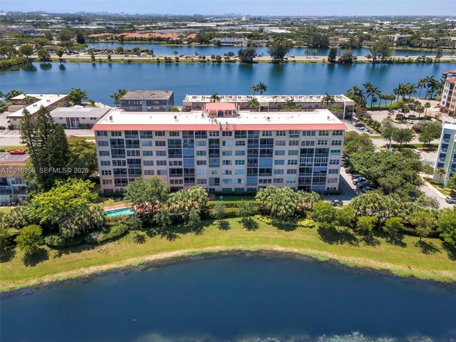 1101 Crystal Lake Dr 203, Deerfield Beach, FL 33064