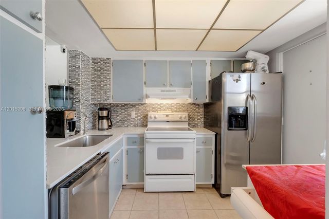 1101 Crystal Lake Dr 203, Deerfield Beach, FL 33064