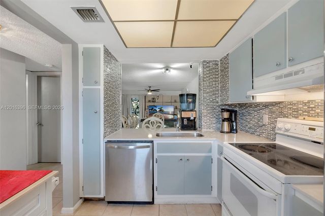 1101 Crystal Lake Dr 203, Deerfield Beach, FL 33064