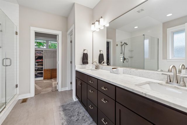 8916 NW 73rd Place, Johnston, IA 50131