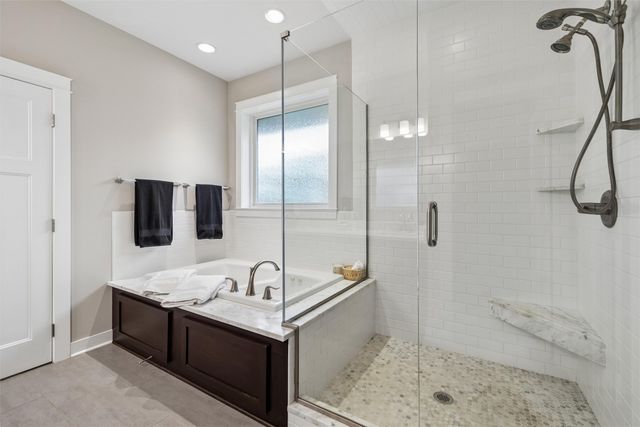 8916 NW 73rd Place, Johnston, IA 50131
