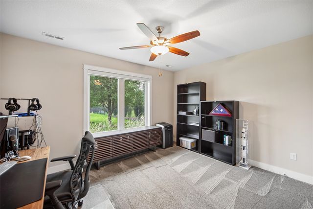 8916 NW 73rd Place, Johnston, IA 50131