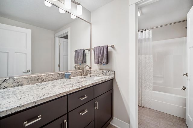 8916 NW 73rd Place, Johnston, IA 50131