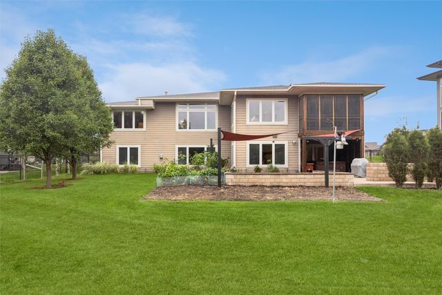 8916 NW 73rd Place, Johnston, IA 50131