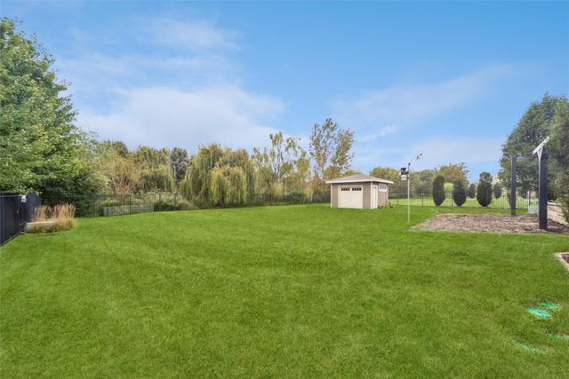 8916 NW 73rd Place, Johnston, IA 50131