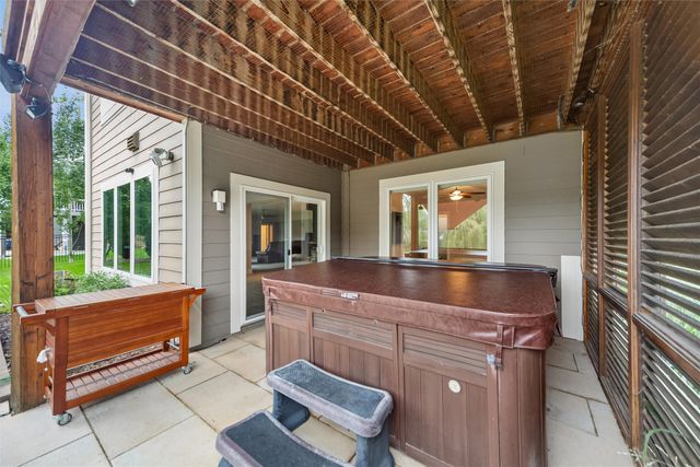 8916 NW 73rd Place, Johnston, IA 50131