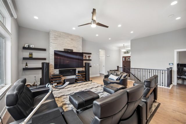 8916 NW 73rd Place, Johnston, IA 50131