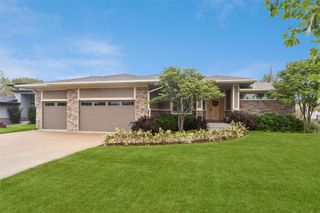 8916 NW 73rd Place, Johnston, IA 50131