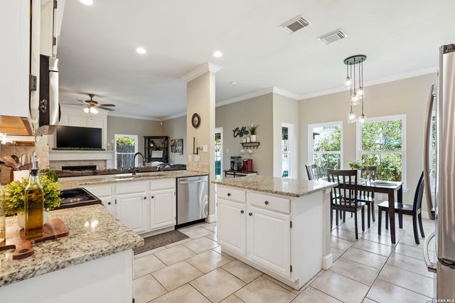 13314 Galicia, Universal City, TX 78148