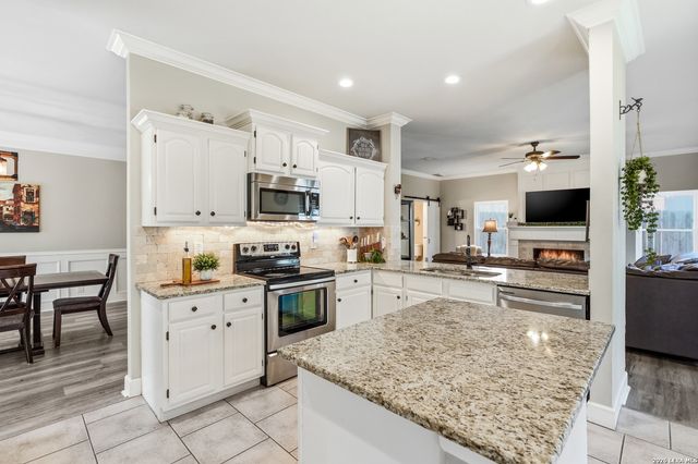 13314 Galicia, Universal City, TX 78148