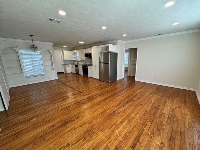 3727 Meredith Avenue, Dallas, TX 75211