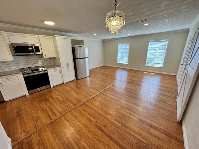 3727 Meredith Avenue, Dallas, TX 75211