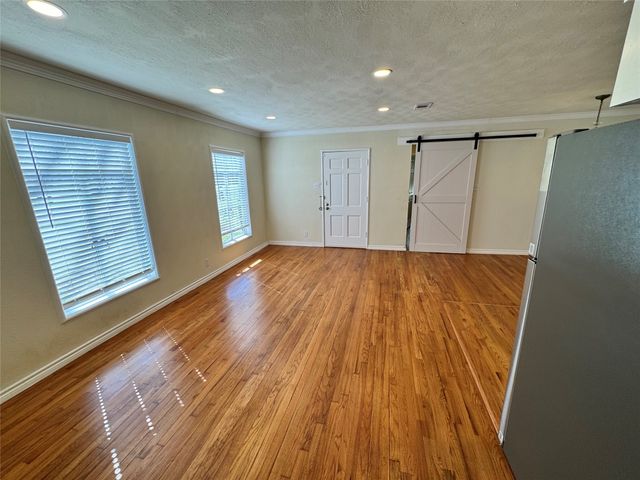 3727 Meredith Avenue, Dallas, TX 75211