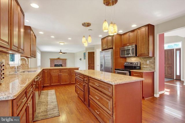 8057 LOFTY HEIGHTS DR, Waynesboro, PA 17268