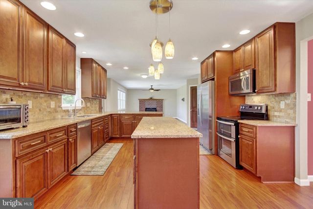 8057 LOFTY HEIGHTS DR, Waynesboro, PA 17268