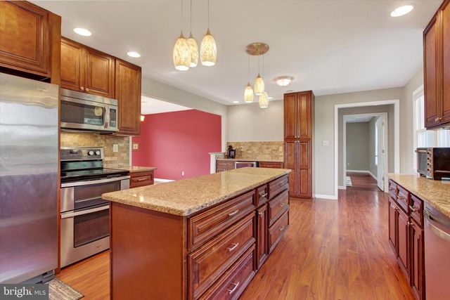 8057 LOFTY HEIGHTS DR, Waynesboro, PA 17268