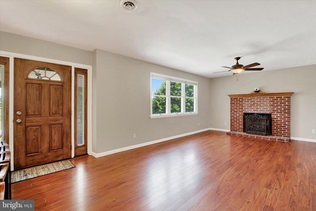 8057 LOFTY HEIGHTS DR, Waynesboro, PA 17268