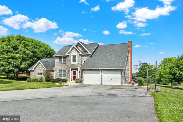 8057 LOFTY HEIGHTS DR, Waynesboro, PA 17268