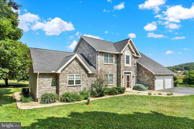 8057 LOFTY HEIGHTS DR, Waynesboro, PA 17268
