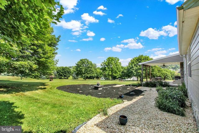 8057 LOFTY HEIGHTS DR, Waynesboro, PA 17268