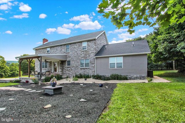 8057 LOFTY HEIGHTS DR, Waynesboro, PA 17268