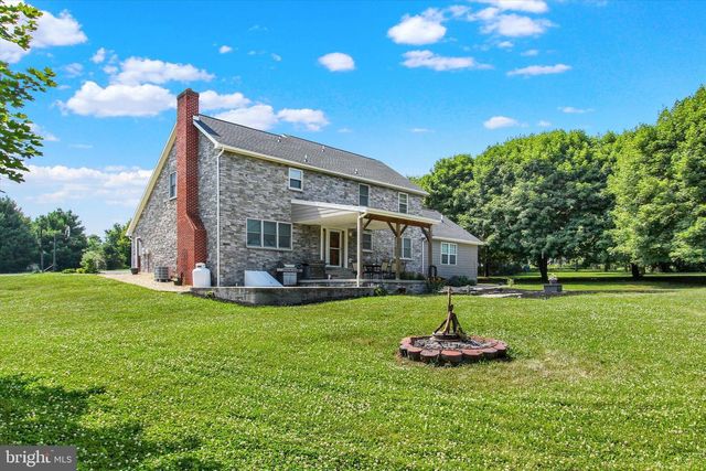 8057 LOFTY HEIGHTS DR, Waynesboro, PA 17268