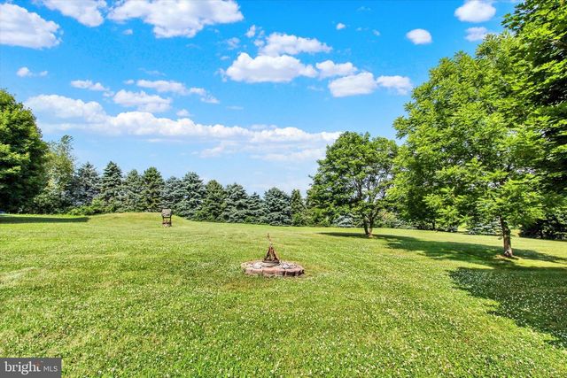 8057 LOFTY HEIGHTS DR, Waynesboro, PA 17268