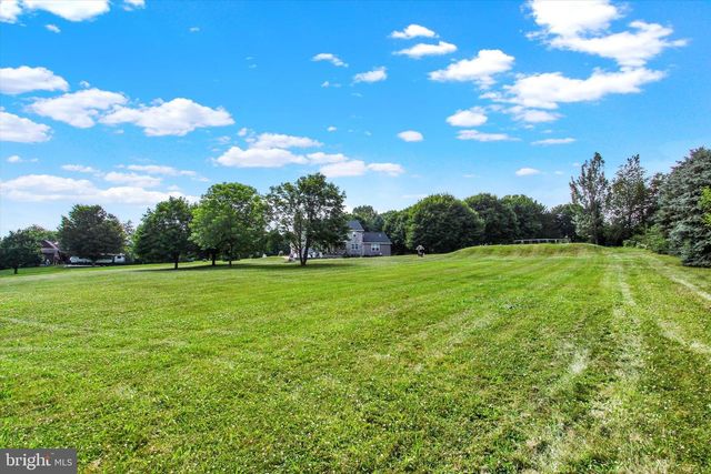 8057 LOFTY HEIGHTS DR, Waynesboro, PA 17268